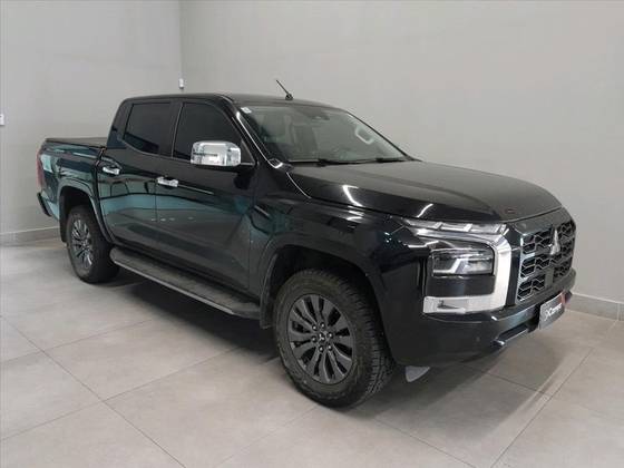 MITSUBISHI TRITON 2.4 BITURBO DIESEL CD HPE-S 4X4 AUTOMÁTICO MITSUBISHI TRITON 2.4 BITURBO DIESEL CD HPE-S 4X4 AUTOMÁTICO